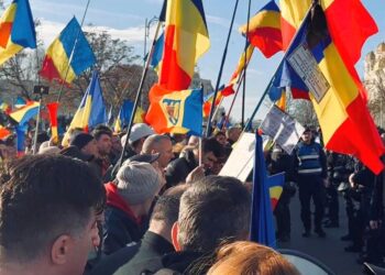 Protest masiv al susținătorilor lui Călin GEORGESCU la Parlament și Curtea Constituțională!!!